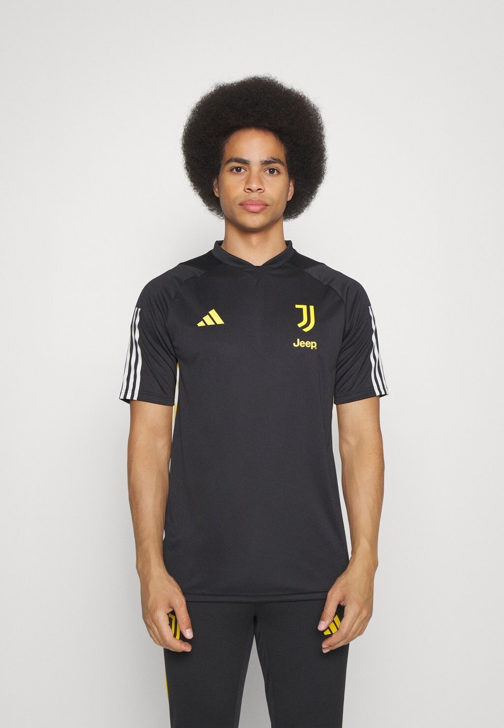 

Спортивная футболка Adidas
