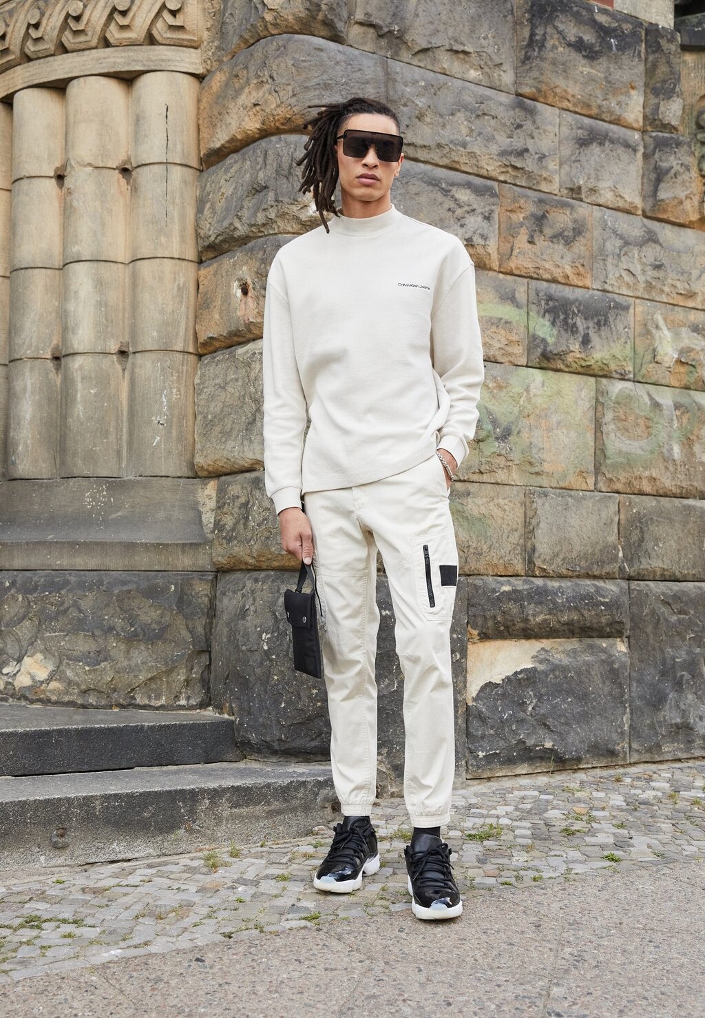 

Толстовка Calvin Klein Jeans Institutional Mockneck, светлый беж, Белый