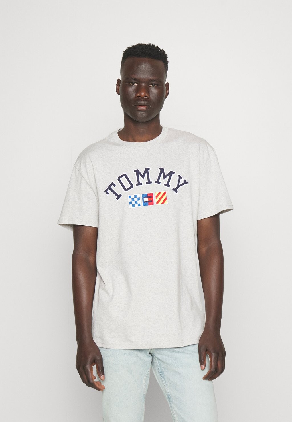 

Футболка с принтом Tommy Jeans, серый меланж