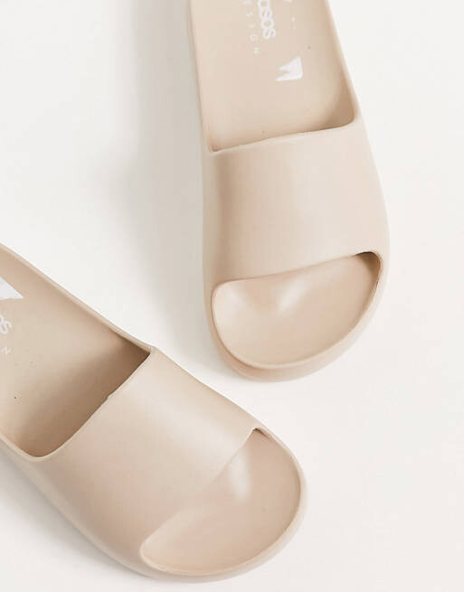 

Цельные шлепанцы с камнем ASOS DESIGN Wide Fit февраль