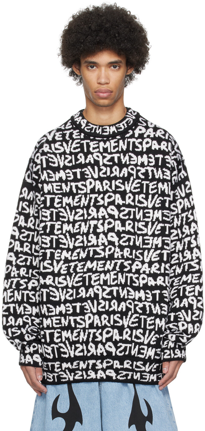 

Черно-белый свитер с монограммой в стиле граффити Vetements