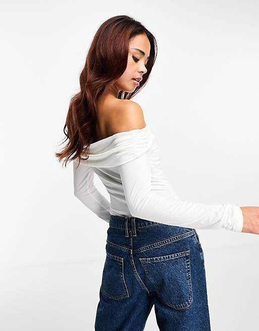 

Боди цвета слоновой кости с открытыми плечами ASOS DESIGN