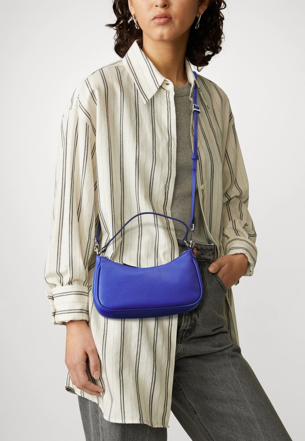 

Сумочка Esprit OLIVE BAGUETT, цвет bright blue
