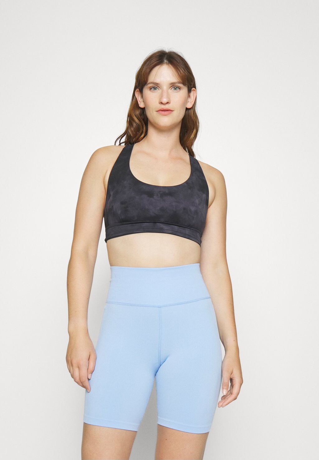 цена Спортивный бюстгальтер с легкой поддержкой Sweaty Betty, черный