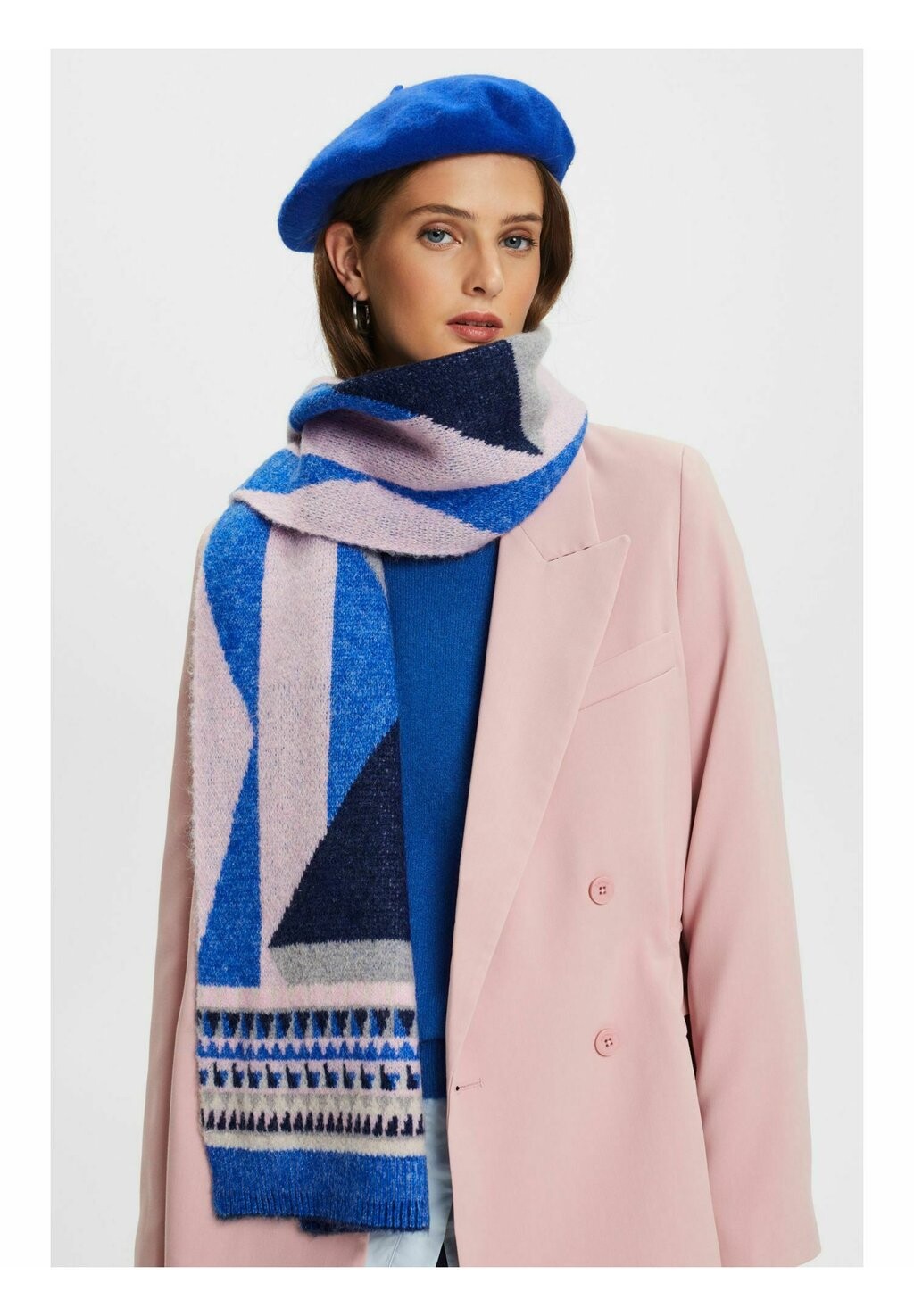 

Шарф GEMUSTERTER SCHAL AUS MOHAIR-MIX Esprit, цвет blue