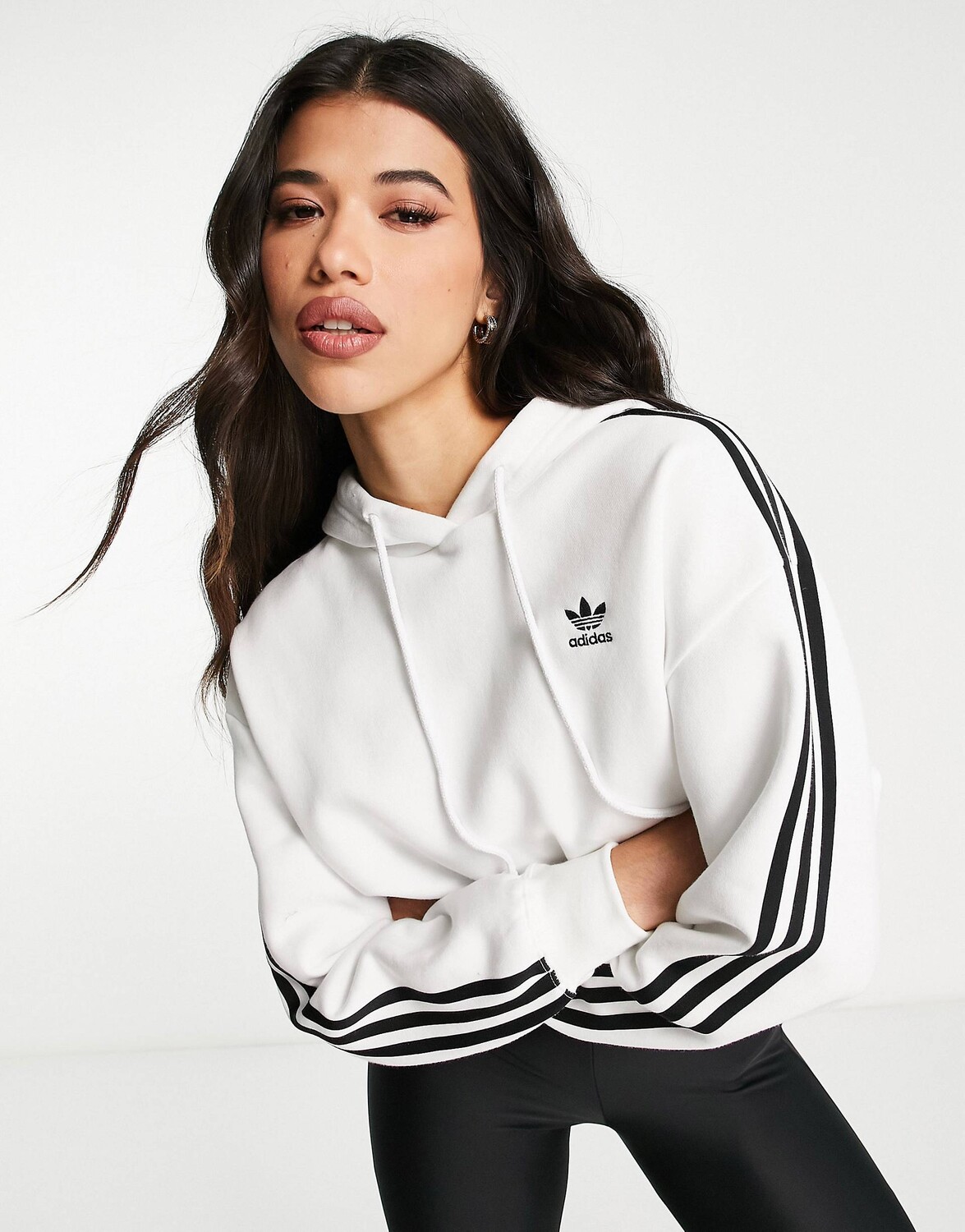 

Белая укороченная худи adidas Originals adicolor