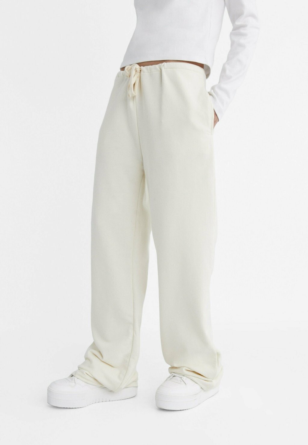 

Брюки RELAXED FIT DRAWSTRING Stradivarius, цвет white