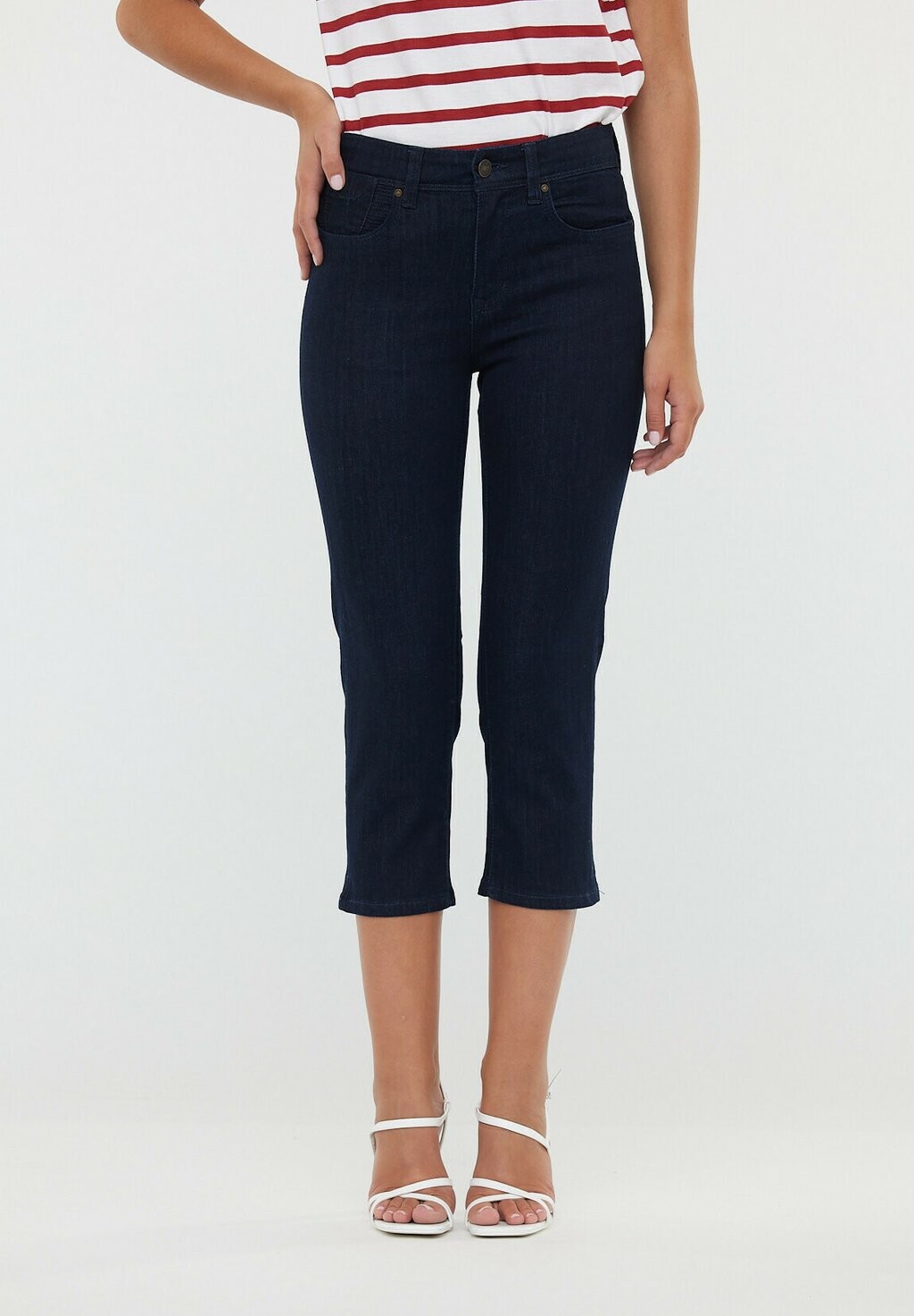 

Джинсы зауженного кроя Lee Cooper