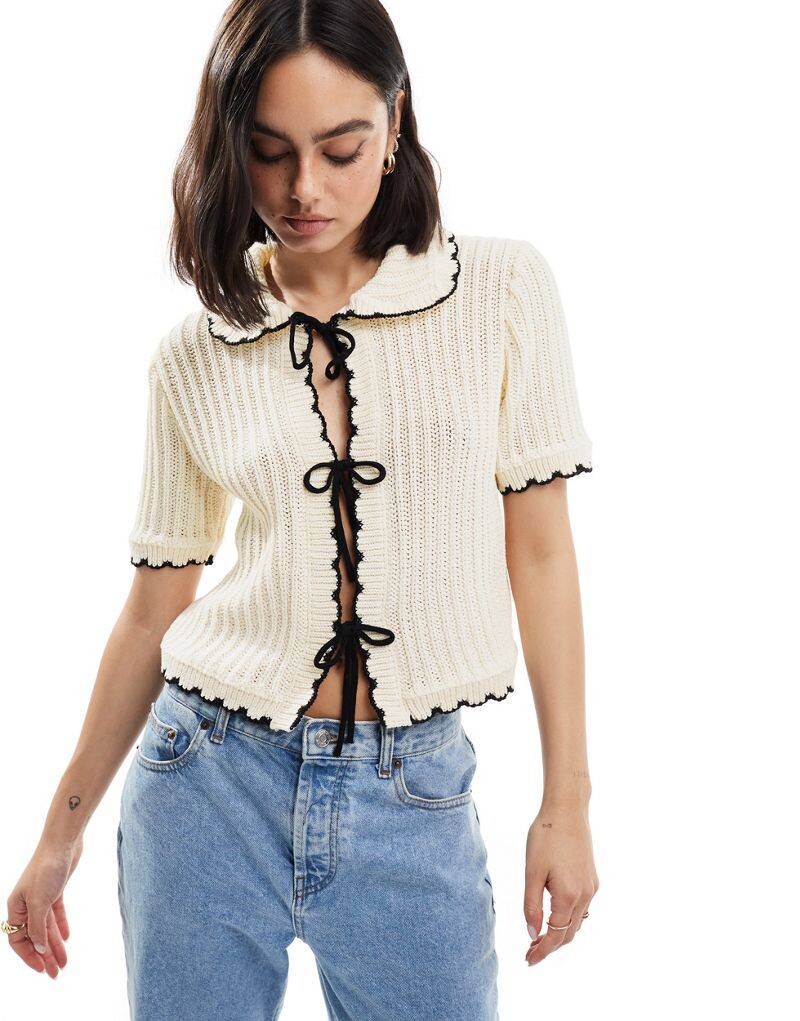 

Бежевый кардиган с оборками на воротнике ASOS DESIGN