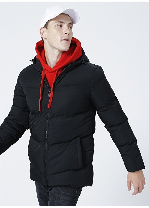 

Черный мужской короткий пуховик Aeropostale