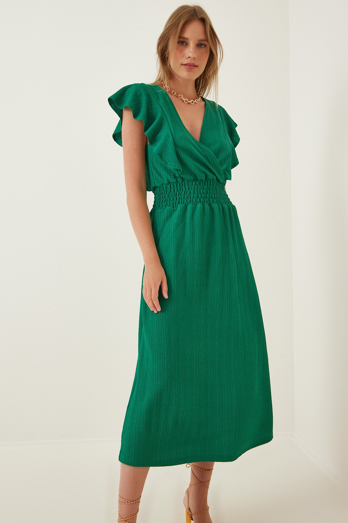 цена Женское зеленое трикотажное платье с воланами Happiness İstanbul, зеленый