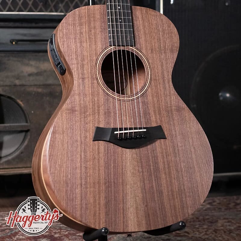 

Акустическая гитара Taylor Academy 22e Walnut Grand Concert Acoustic/Electric with Gig Bag