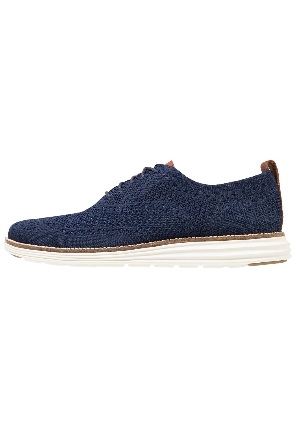 

На шнуровке ORIGINALGRAND STITCHLITE WINGTIP OXFORD Cole Haan, темно-синий