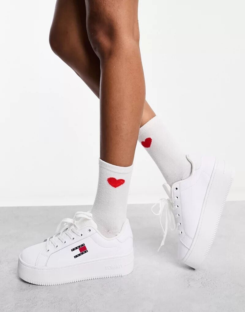 

Белые кроссовки Tommy Jeans Essential на плоской подошве на платформе