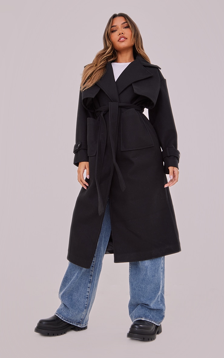 цена PrettyLittleThing Черное длинное пальто с поясом и вставками