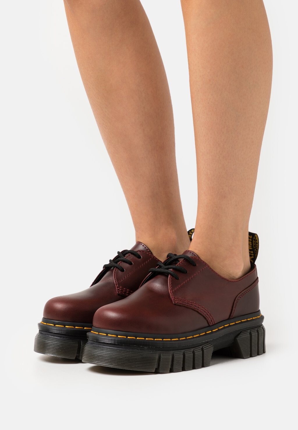 

Ботинки на шнуровке Dr. Martens