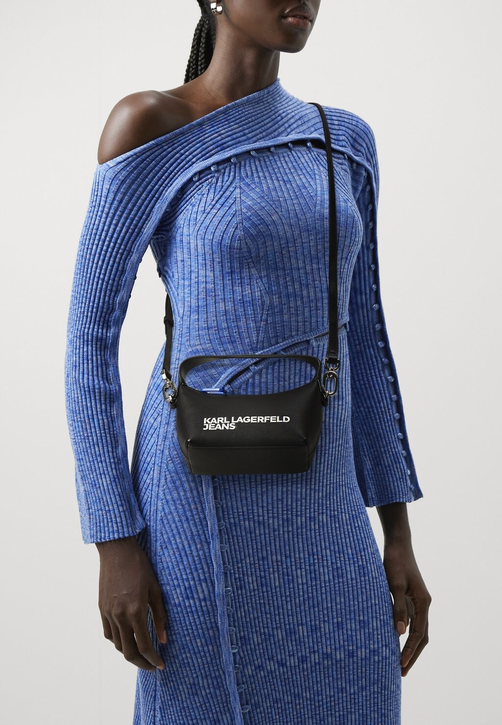 

Сумка через плечо Essential Logo Mini Top Handle Karl Lagerfeld, черная