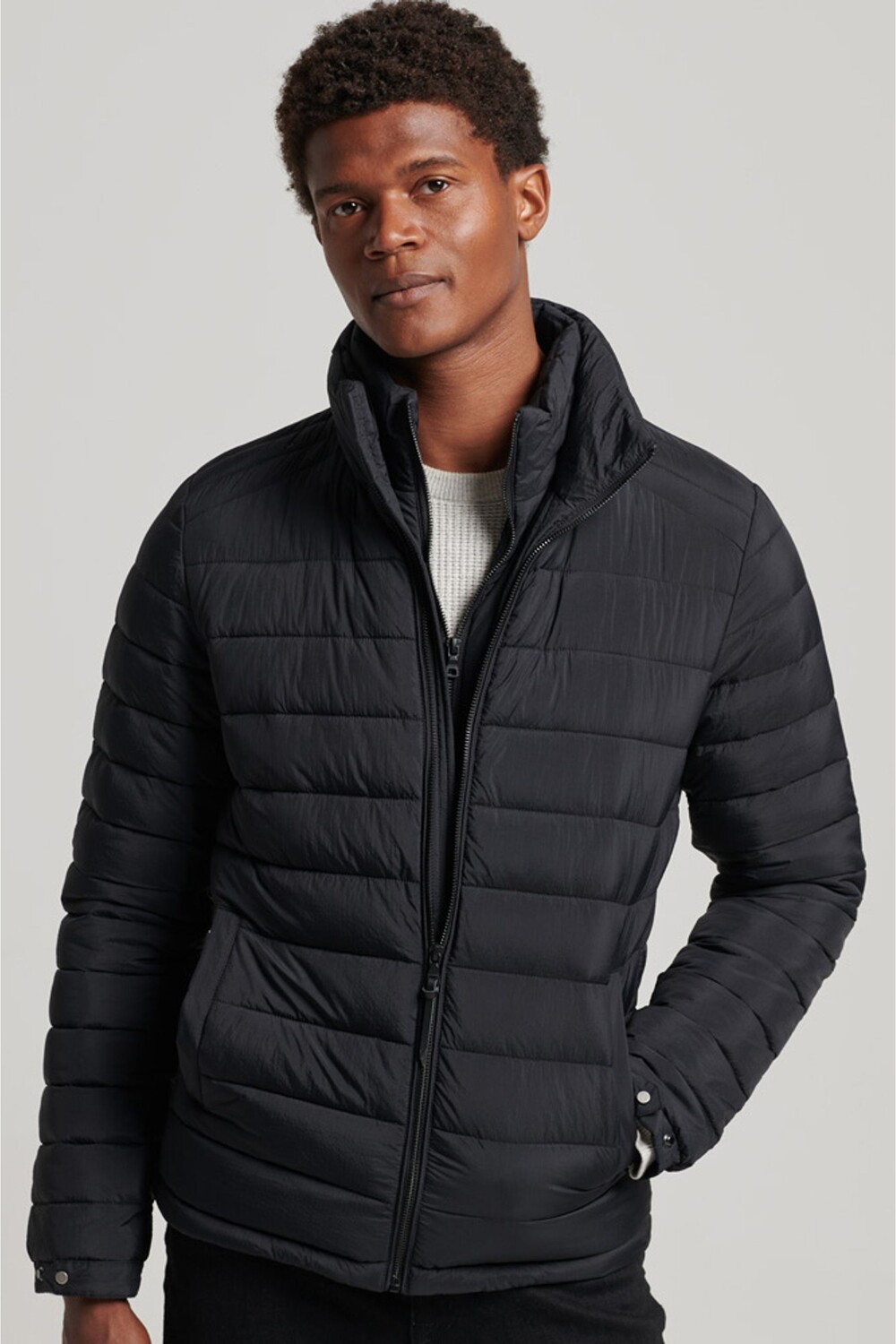 

Короткое светлое пуховое пальто Superdry, черный