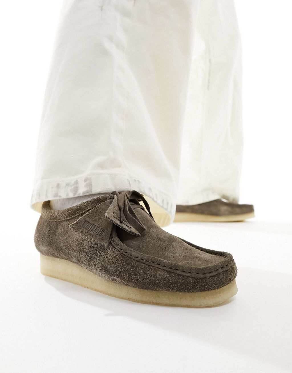 

Серые замшевые туфли Clarks Originals Wallabee