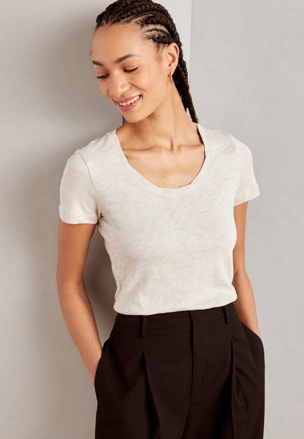 

Базовая футболка SHORT SLEEVE TWISTED DEEP ROUND NECK Marc O'Polo, цвет stone grey