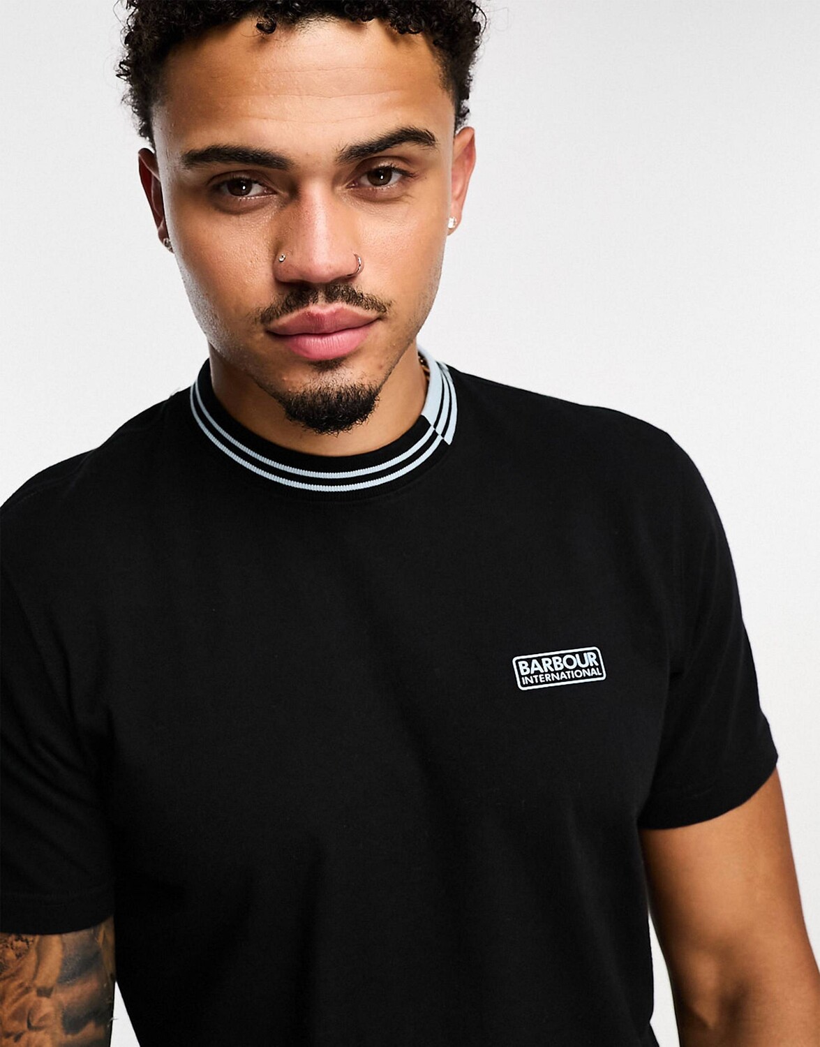 

Черная футболка Barbour International Darley