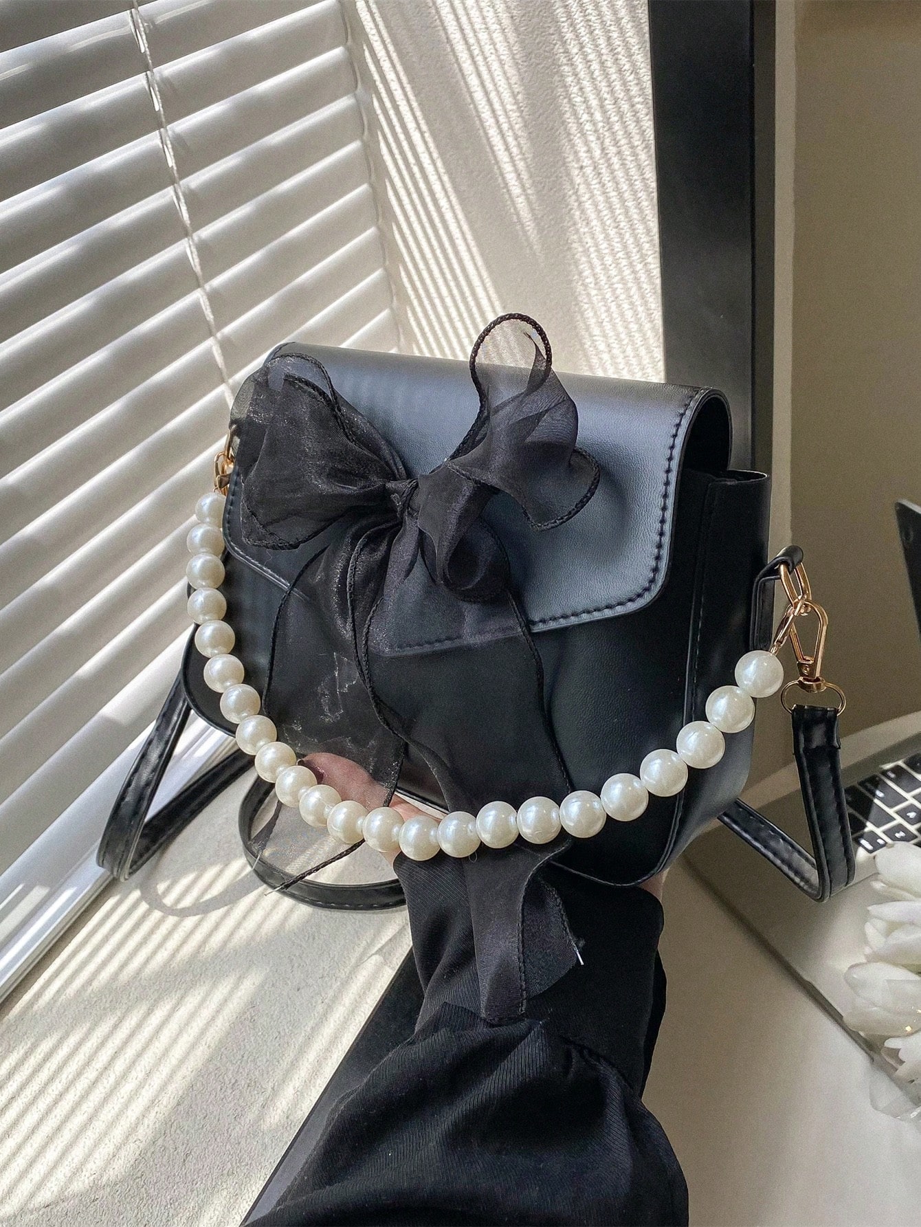 Мини-квадратная сумка из искусственного жемчуга и банта с клапаном из искусственной кожи, черный модные женские сумки мессенджеры роскошные сумки женские дизайнерские кошельки женская сумка на плечо новая вязаная сумка через плечо с