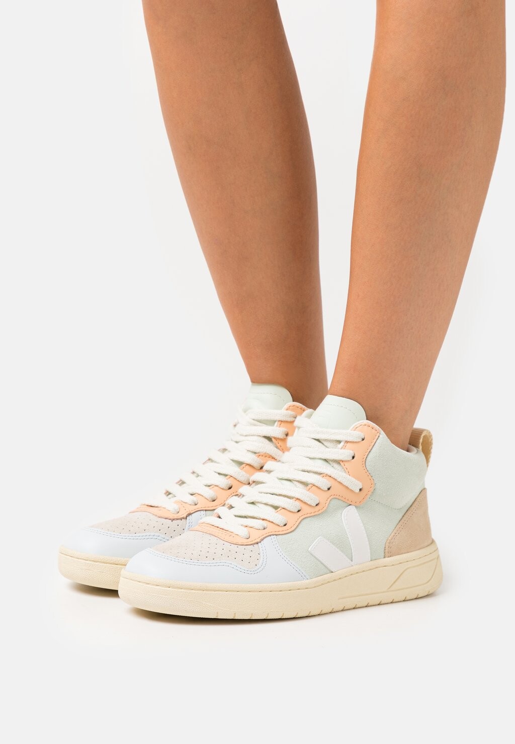 

Высокие кроссовки Veja