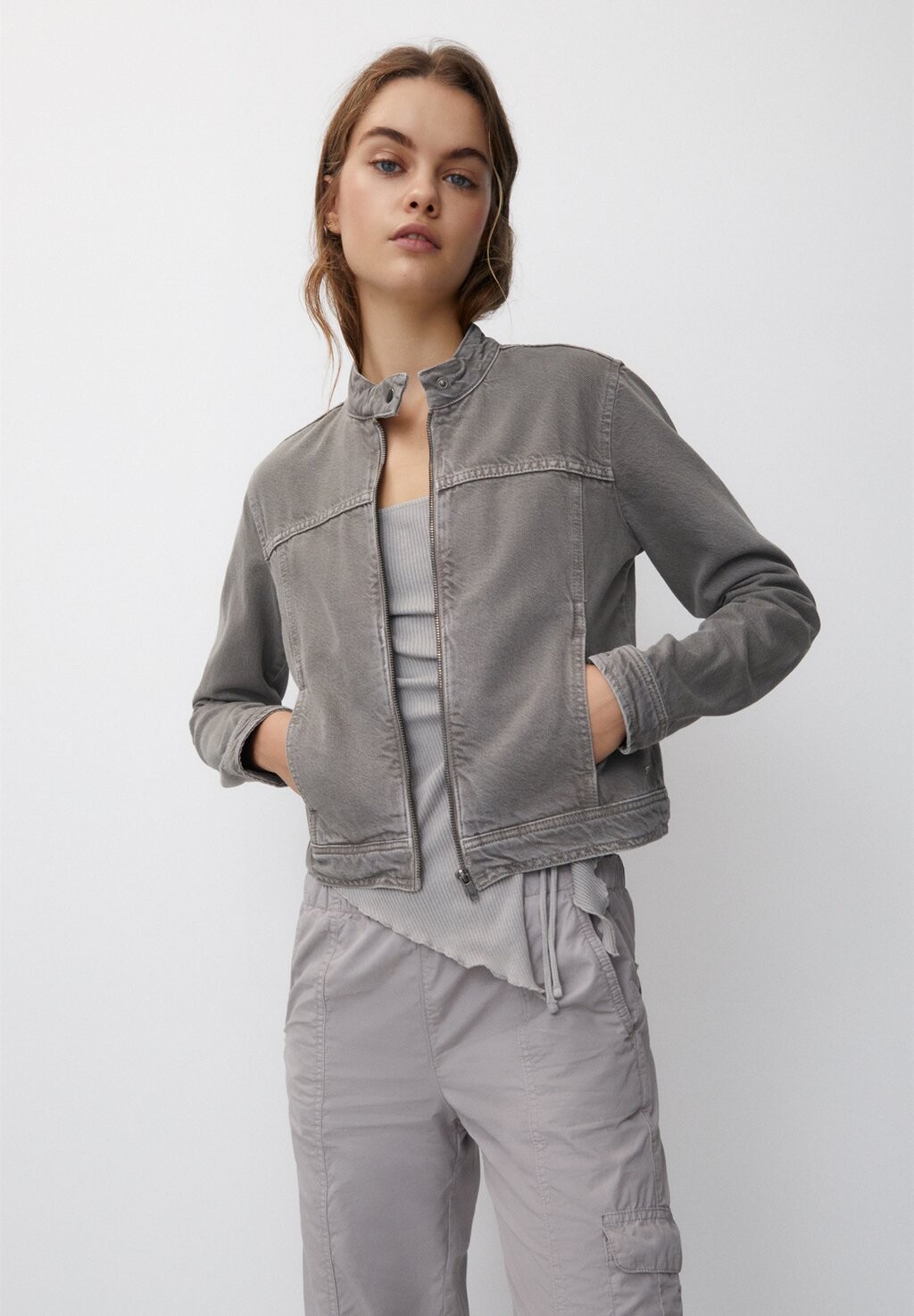 

Джинсовая куртка High Neck PULL&BEAR, цвет dark grey