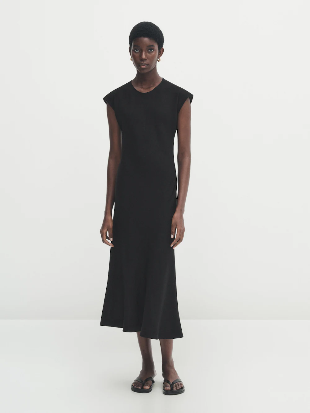 

Черное платье миди из смешанного льна Massimo Dutti, черный