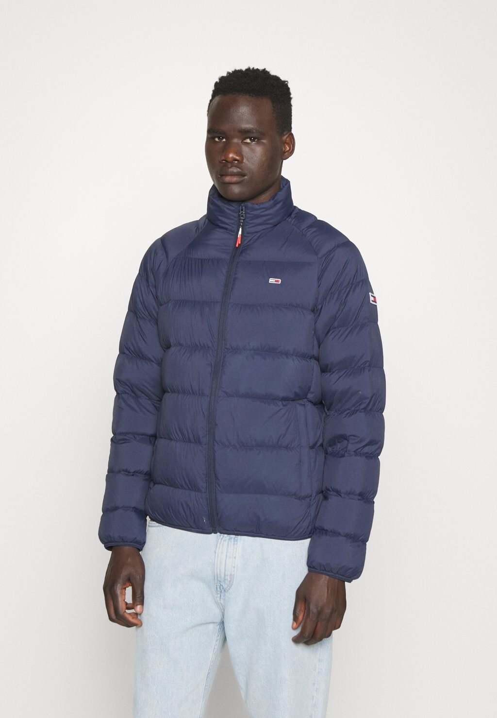 

Пуховик ЛЕГКАЯ КУРТКА Tommy Jeans, темно-синий