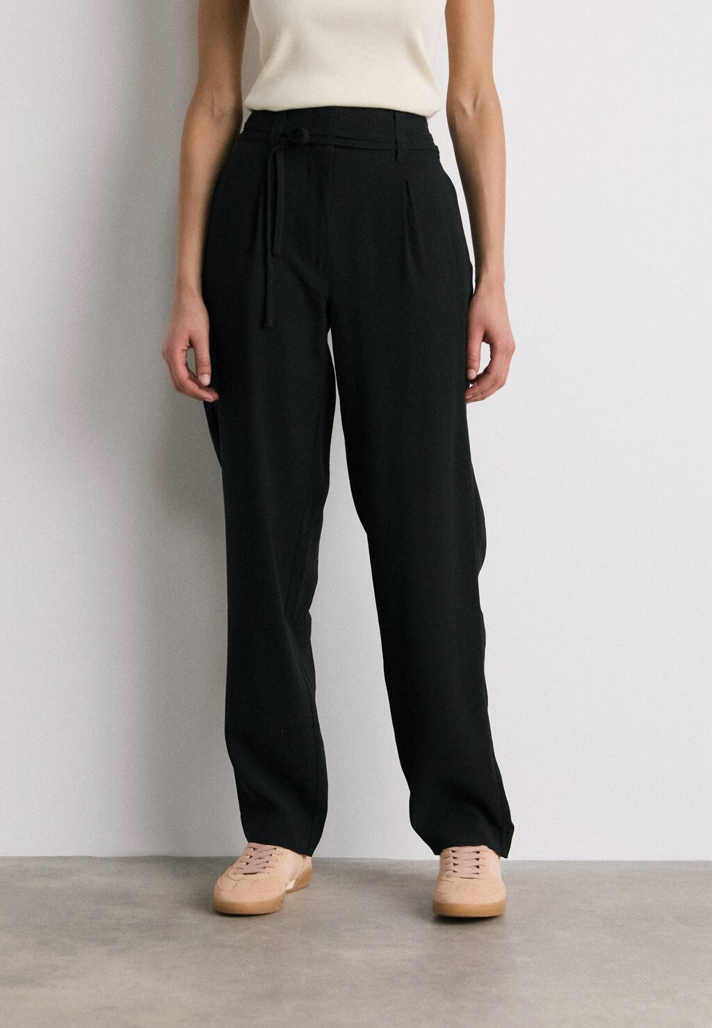 

Брюки WAIST TIES TAPERED PANT Calvin Klein Jeans, черный