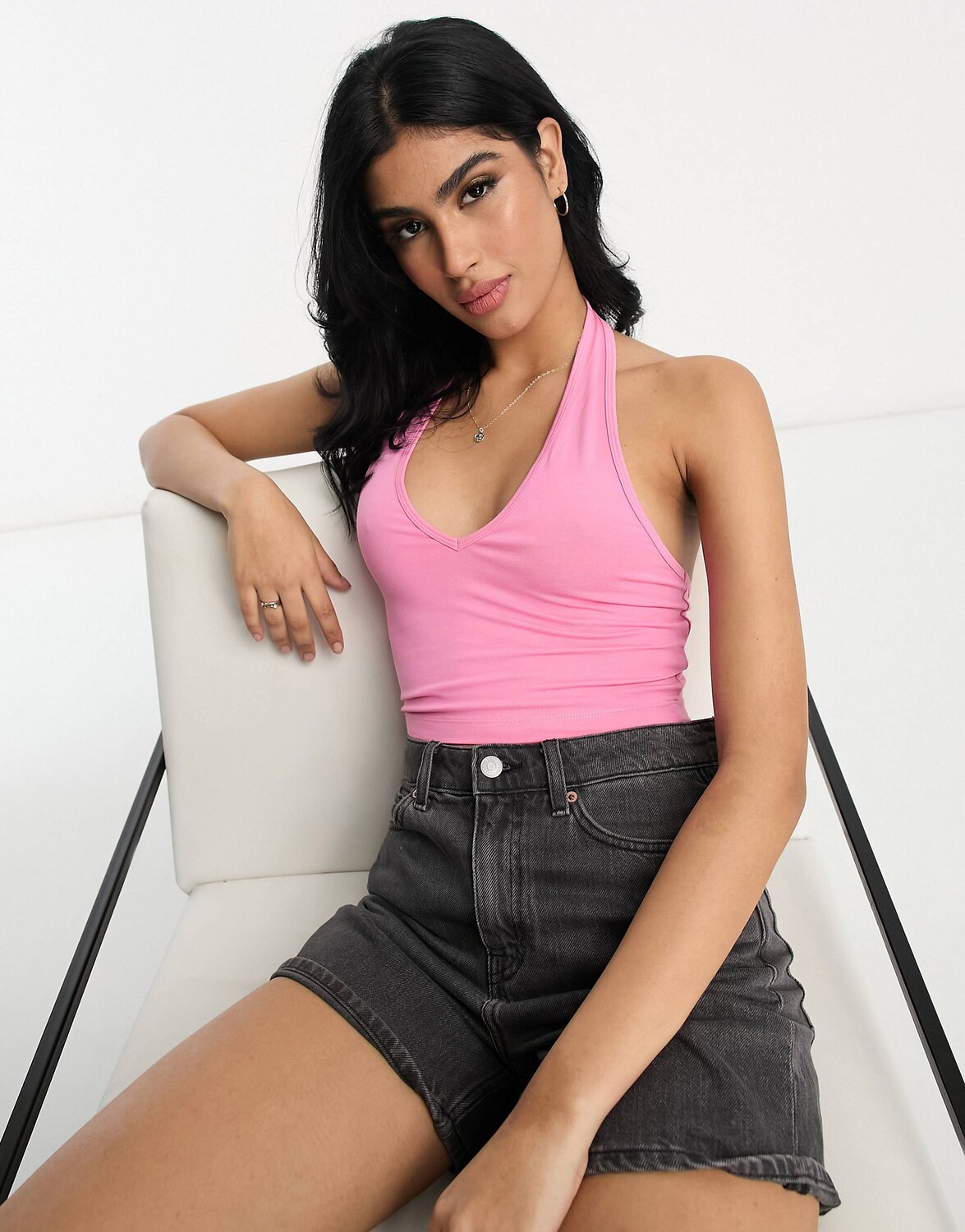 

Ярко-розовый укороченный топ с вырезом на шее ASOS DESIGN
