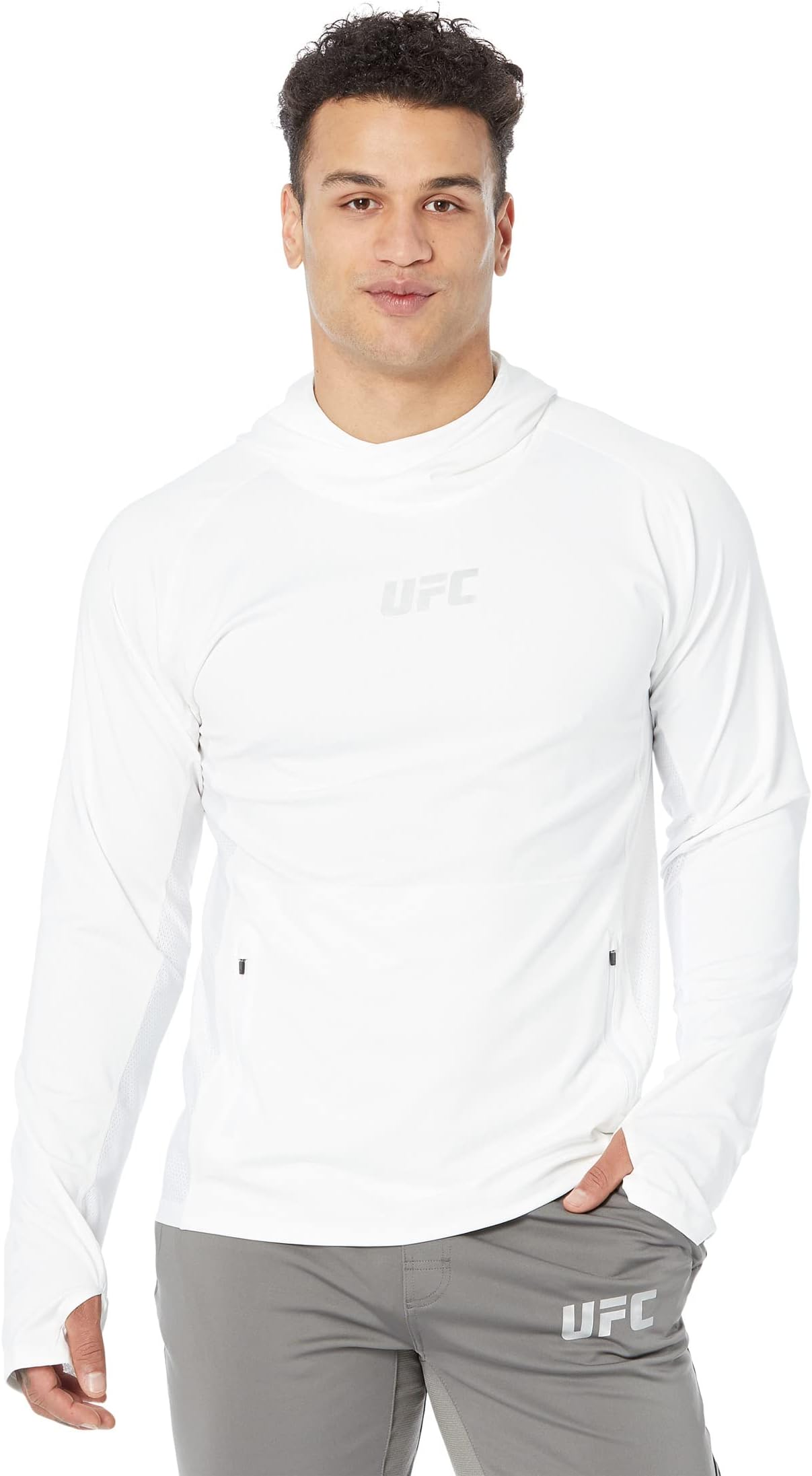 цена Толстовка с капюшоном и пуловером с длинными рукавами UFC, белый