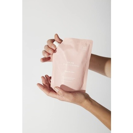 

Лосьон для тела Tales Of Lotus Scent Refill, 250 мл — натуральные ингредиенты — не содержит силикона и парабенов — подлежит вторичной переработке — веганский, не тестируется на животных, Haan