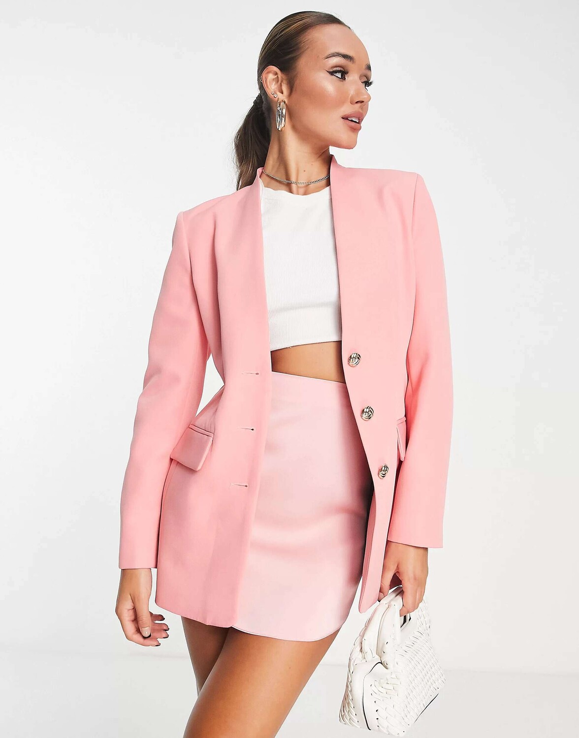 

Розовый узкий пиджак с тремя пуговицами River Island