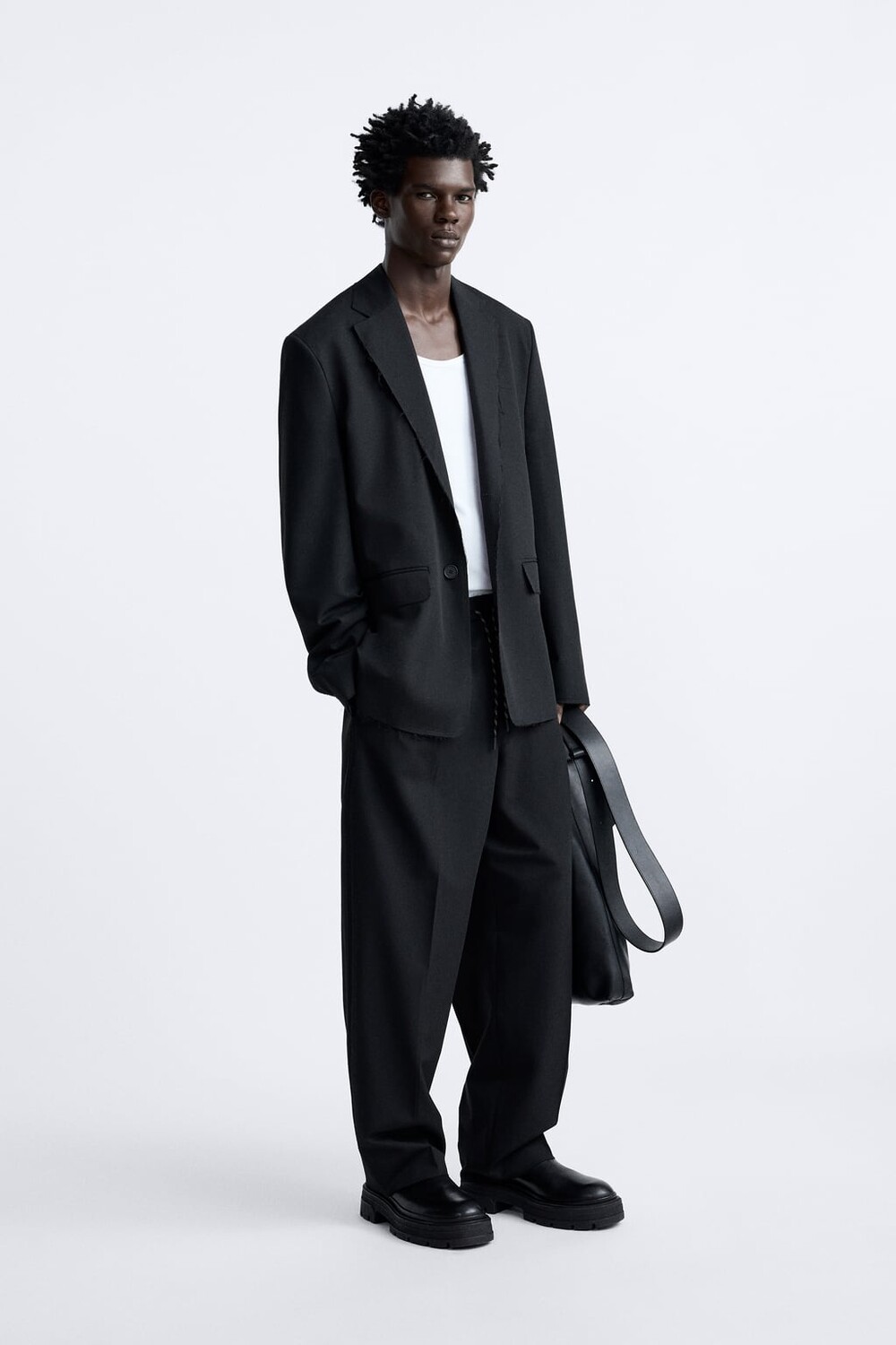 

Костюмные брюки с нерегулярной отделкой ZARA, черный