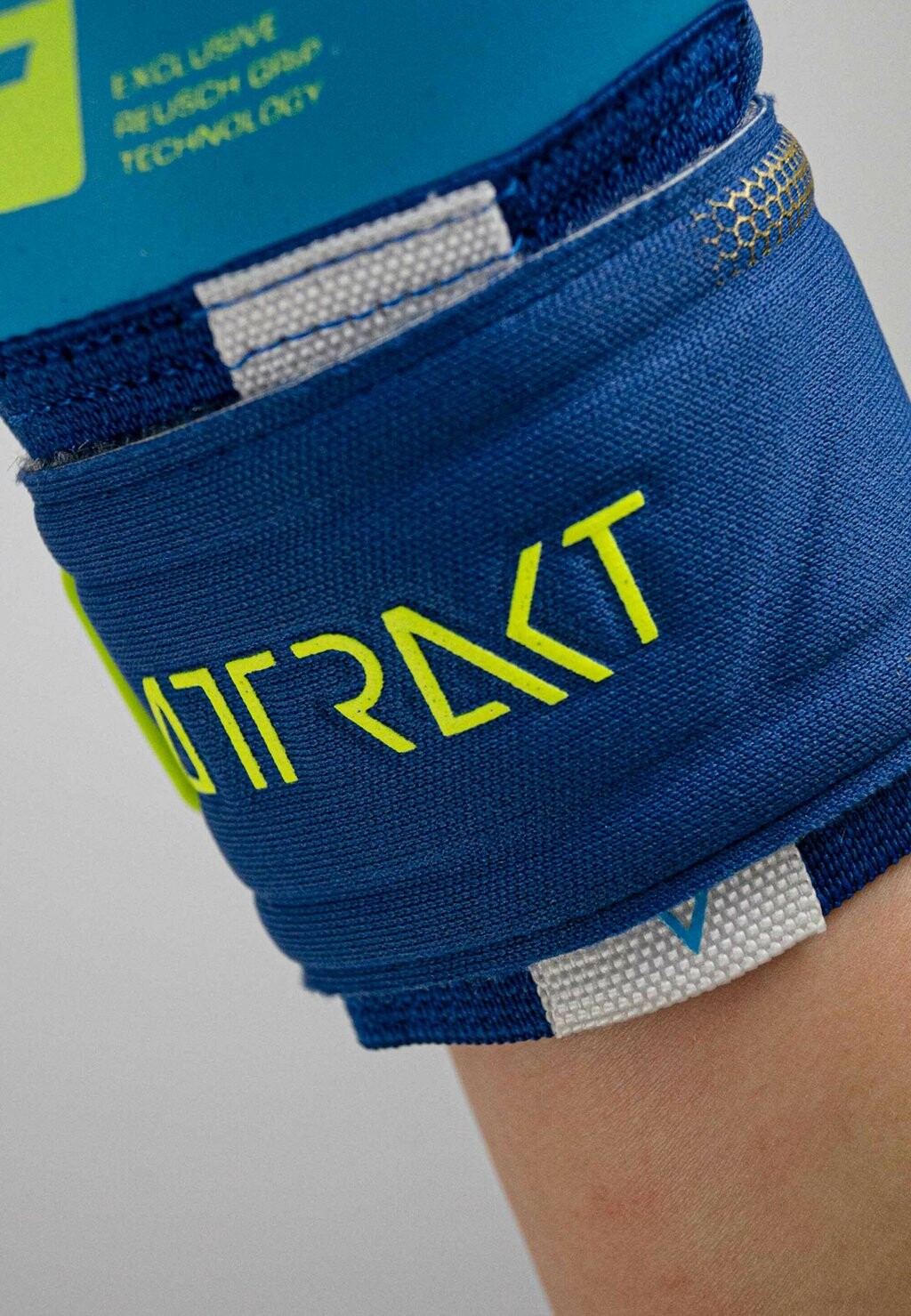 

Перчатки Attrakt Freegel Aqua Windproof Reusch, цвет true blue gold aqua b