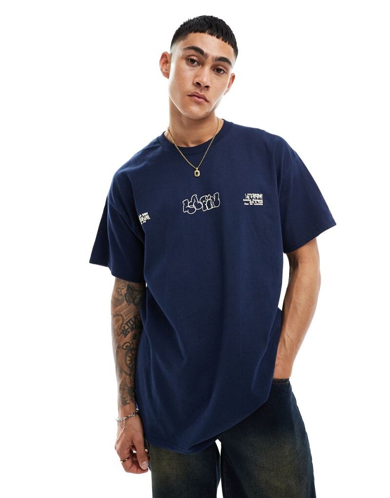 

Темно-синяя футболка оверсайз с принтом в стиле граффити ASOS DESIGN
