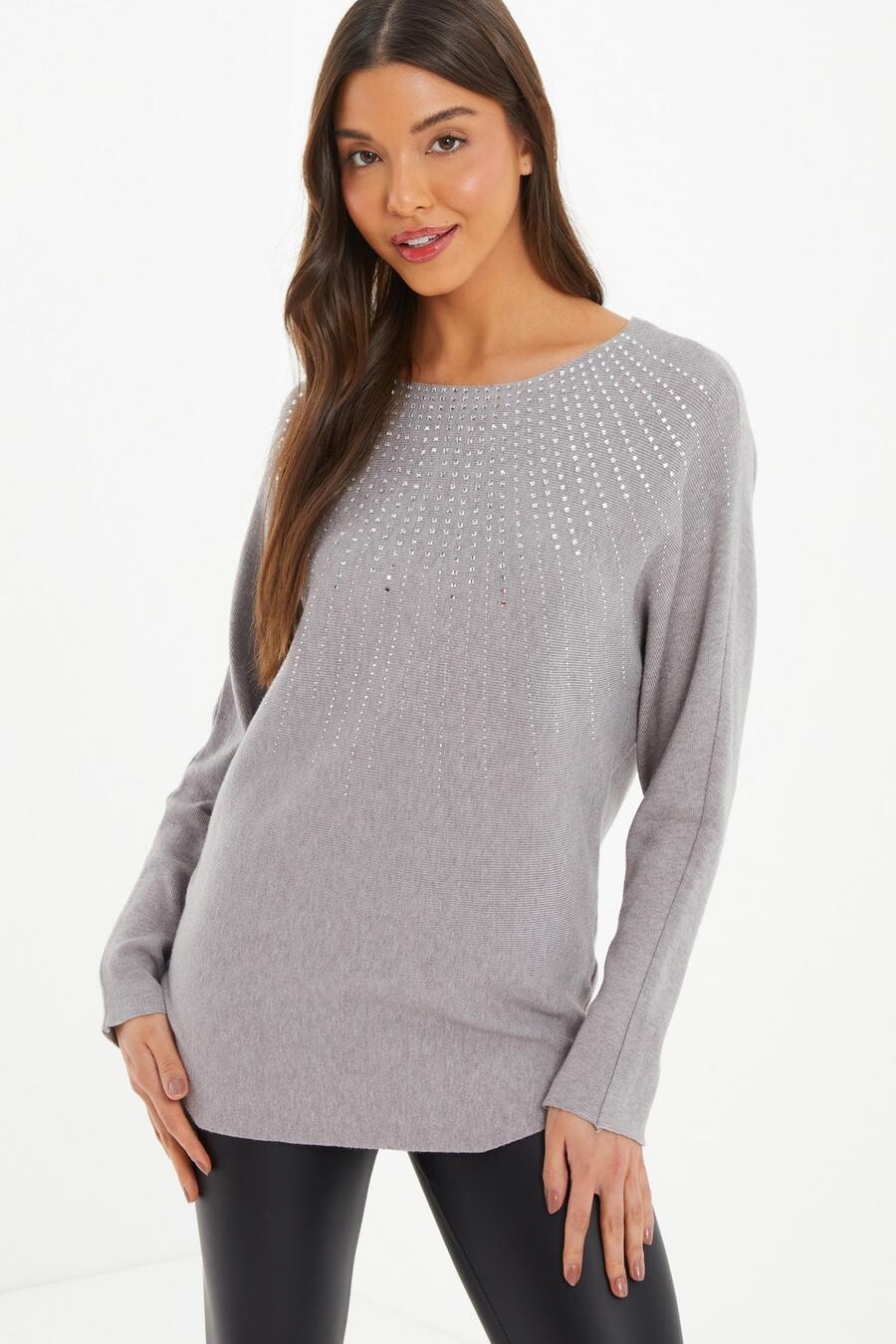 

Серый джемпер со стразами QUIZ Clothing
