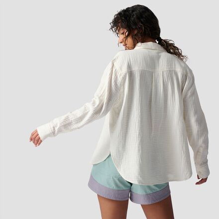 цена Хлопково-марлевая рубашка на пуговицах с длинными рукавами женская Backcountry, цвет Egret