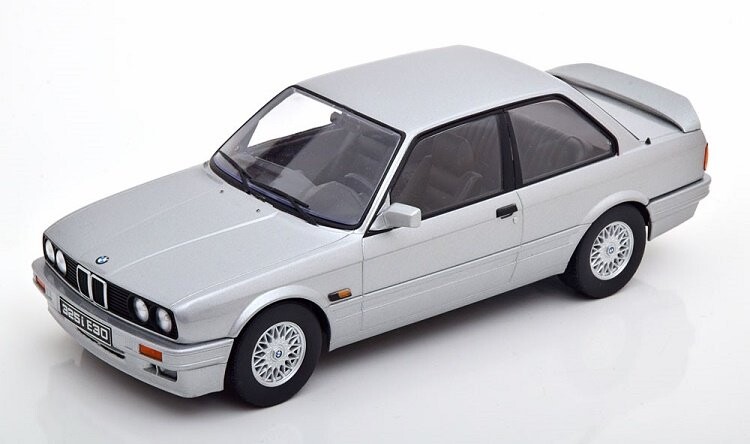

Kk-Scale Bmw 325I E30 M-Paket 2 1987 Серебристый Масштаб 1:18 180932