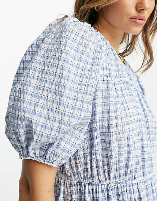 

Синее многоярусное платье миди со сборками ASOS DESIGN в клетку для пикника