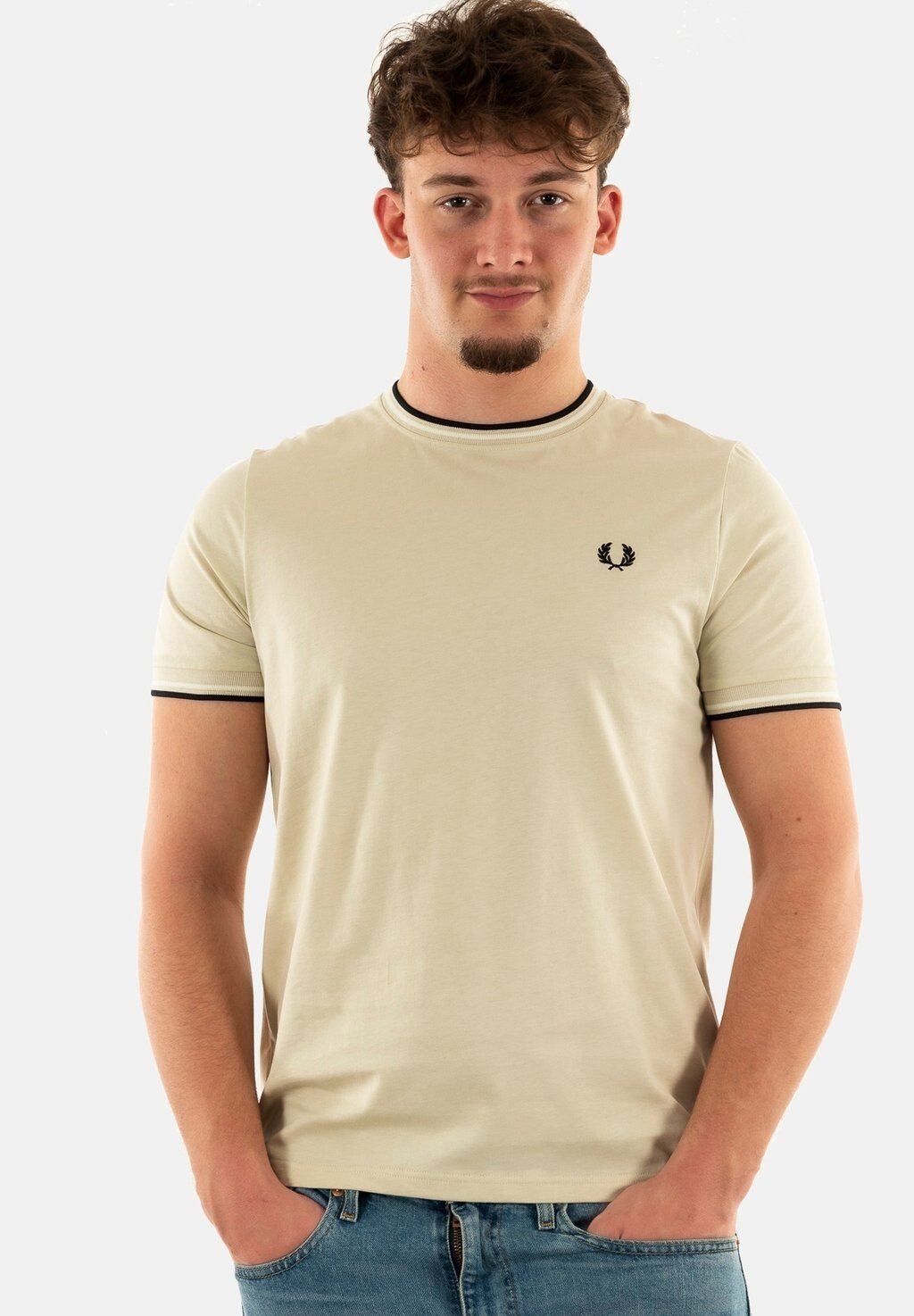 

Базовая футболка Fred Perry, бежевый