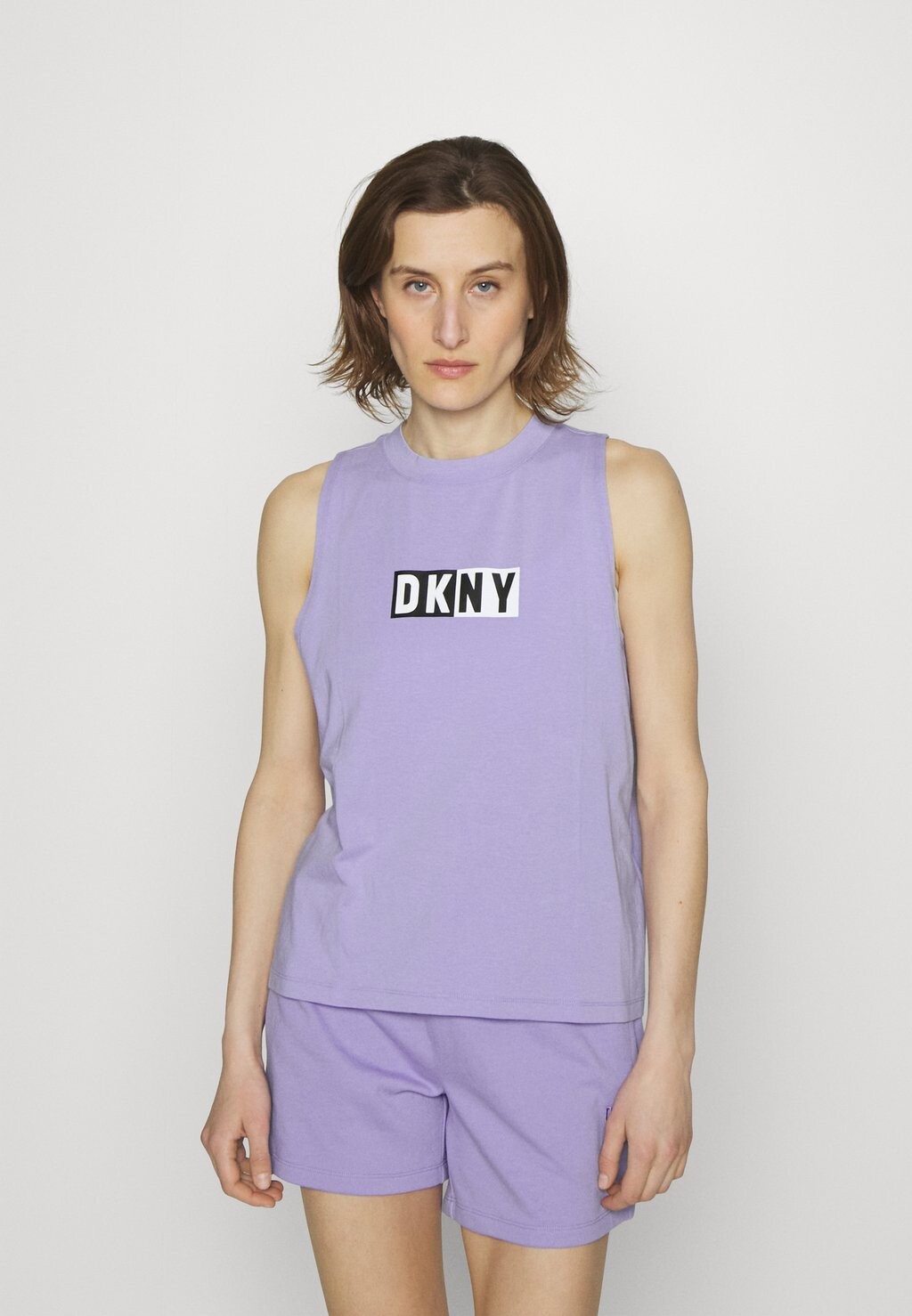 

Топ DKNY