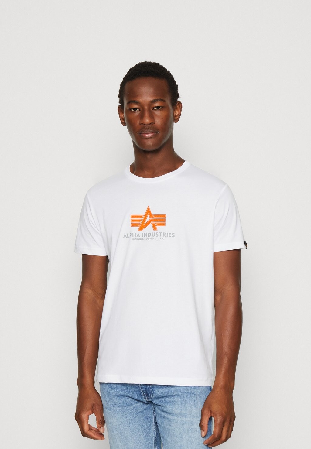 

Футболка с принтом Alpha Industries, белый