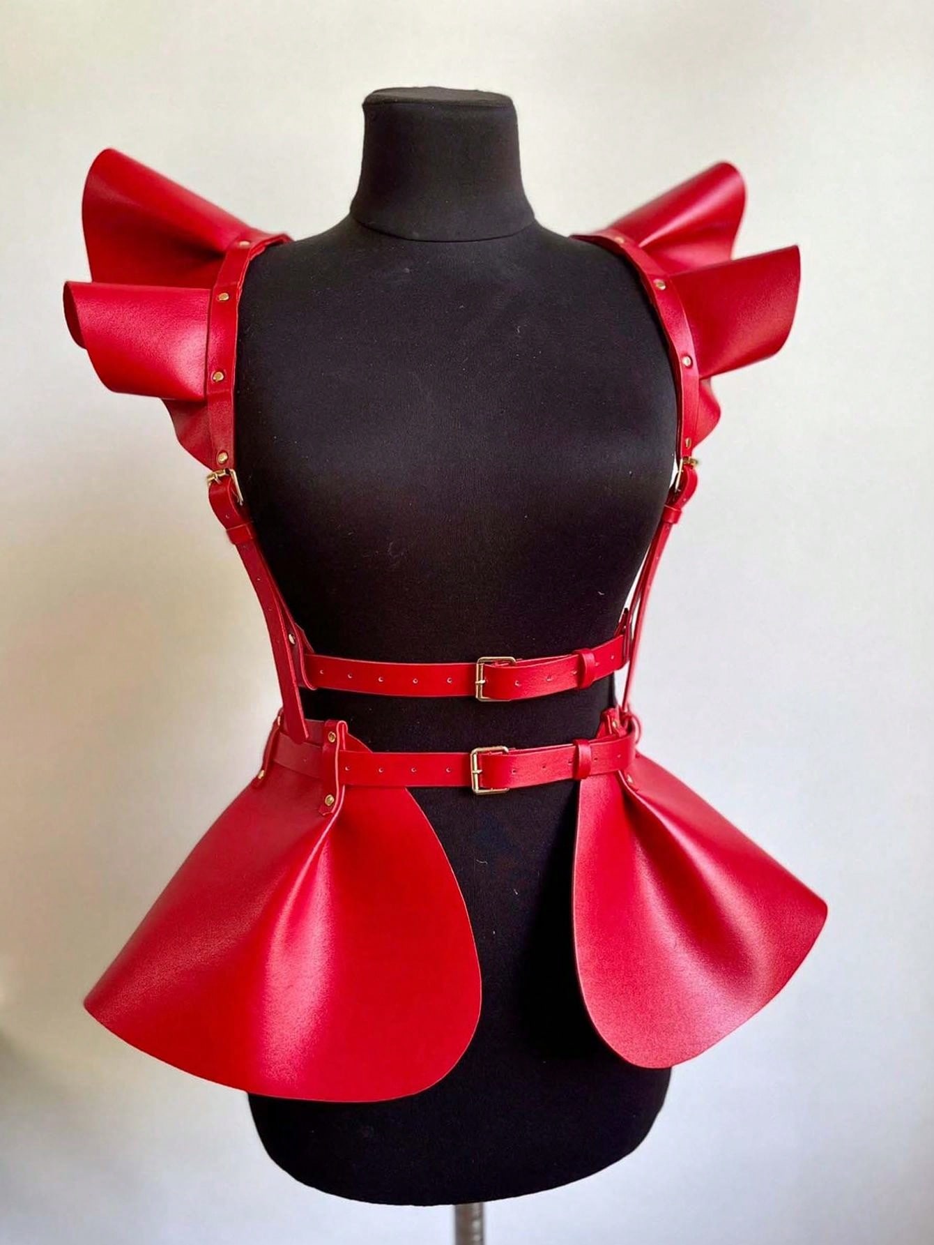 1 шт. женская красная юбка с рюшами в стиле стимпанк с кисточкой и декором из серебряных заклепок, красный