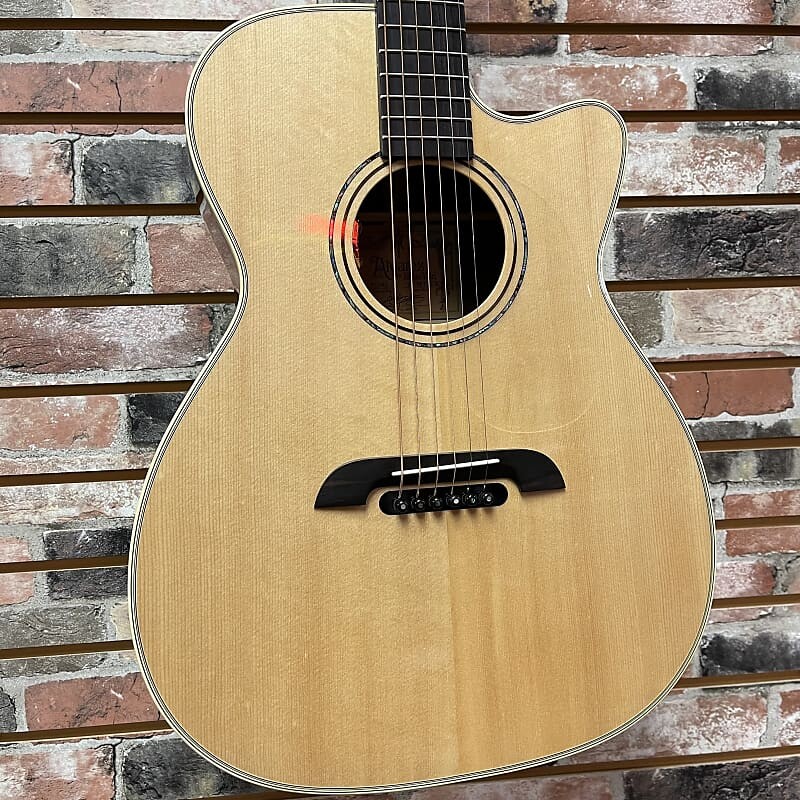 

Акустическая гитара Alvarez Yairi Masterworks FYM70CE With Free Hard Case