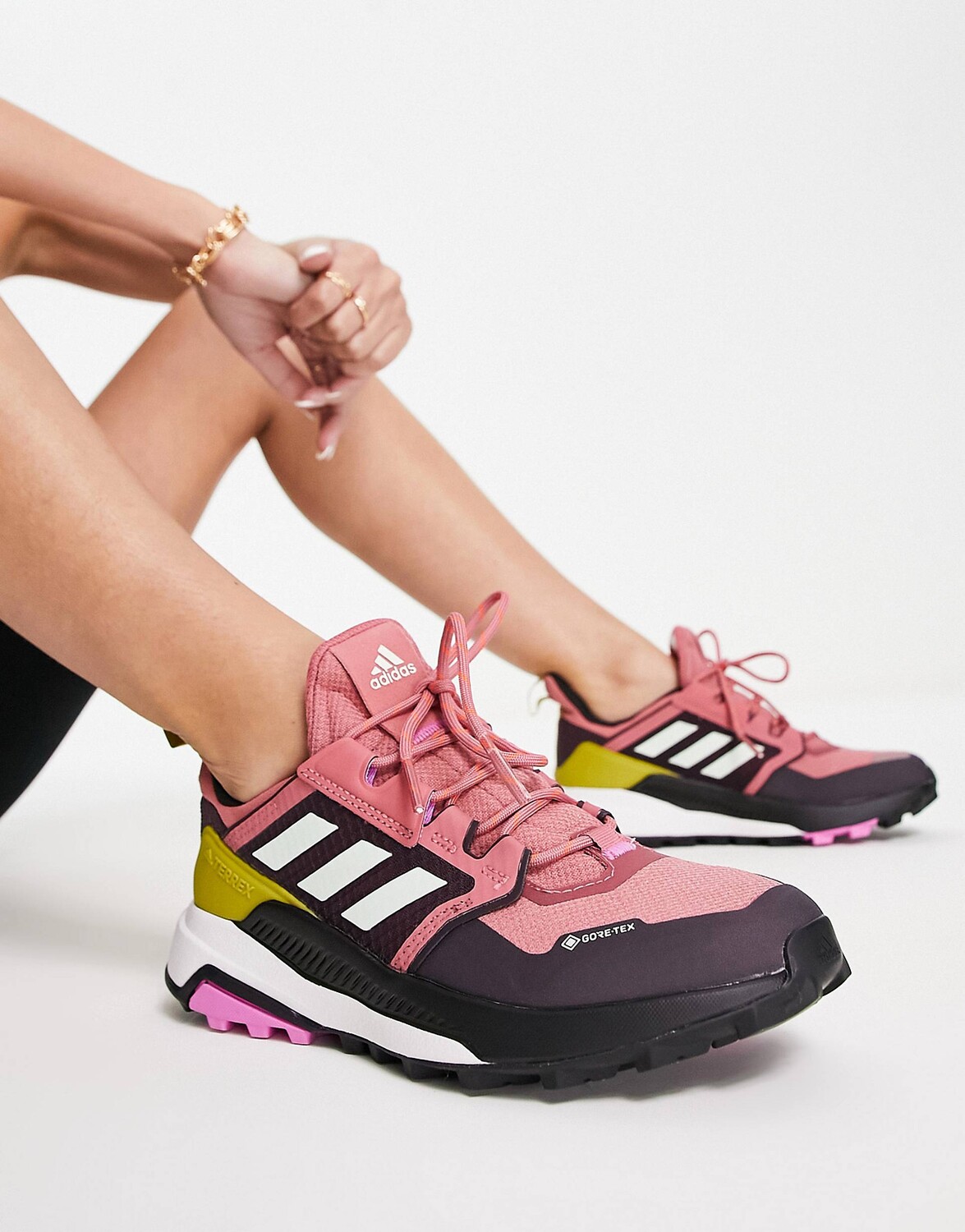 

Красные кроссовки adidas Terrex Trailmaker Gore-Tex