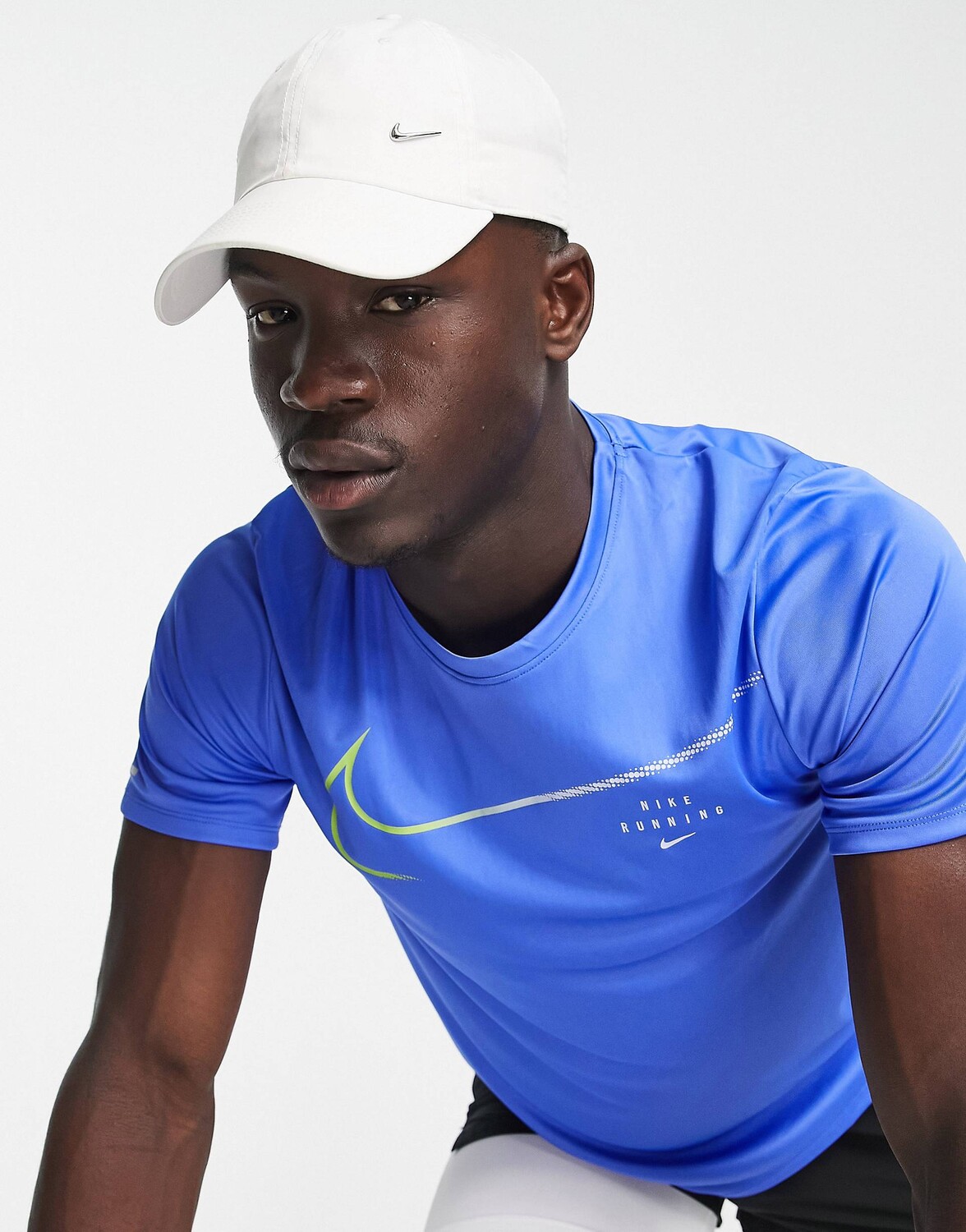

Ярко-синяя футболка Nike Running Run Division Miler Swoosh