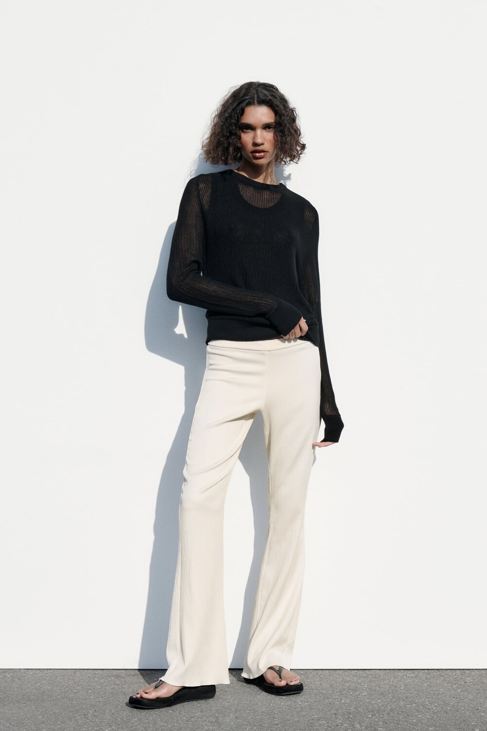 

Текстурные брюки ZARA, устричный белый